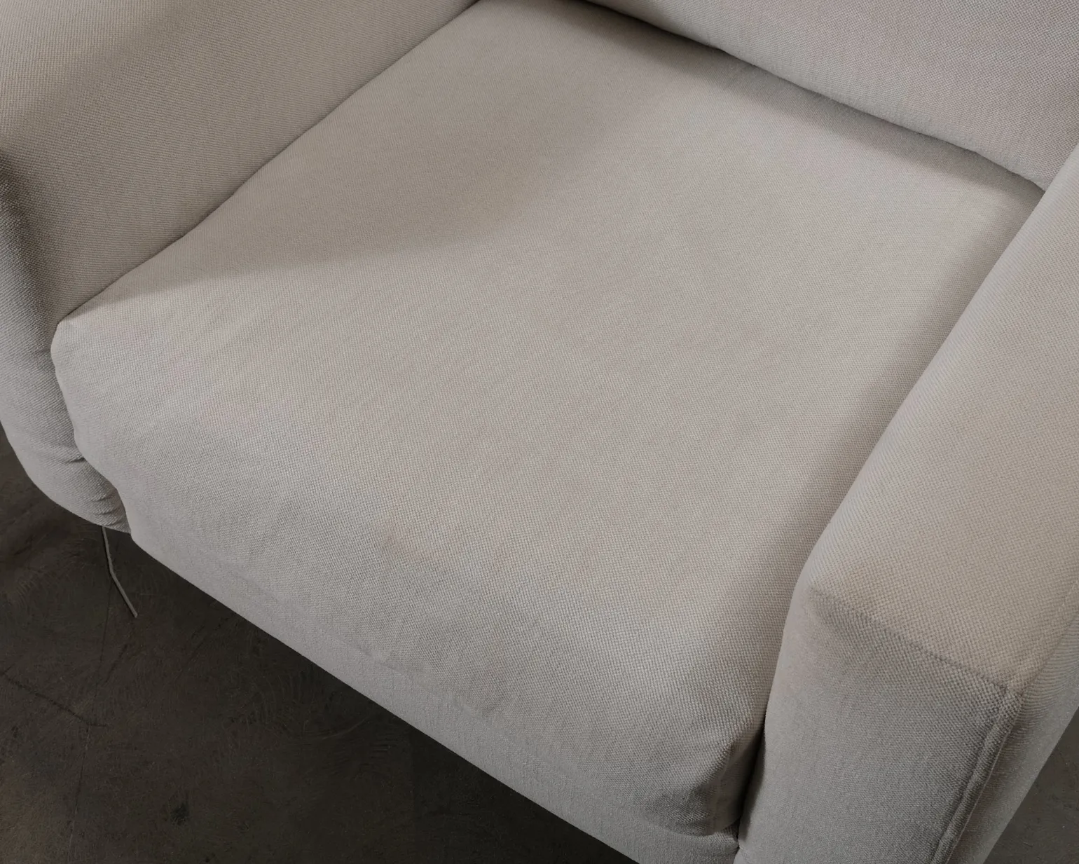 Adea fåtölj naturvit