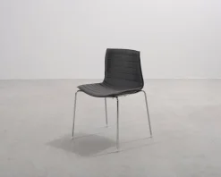 Arper Catifa 46 stol mörkgrå