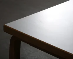 Artek 81B barnbord björk / vit laminat
