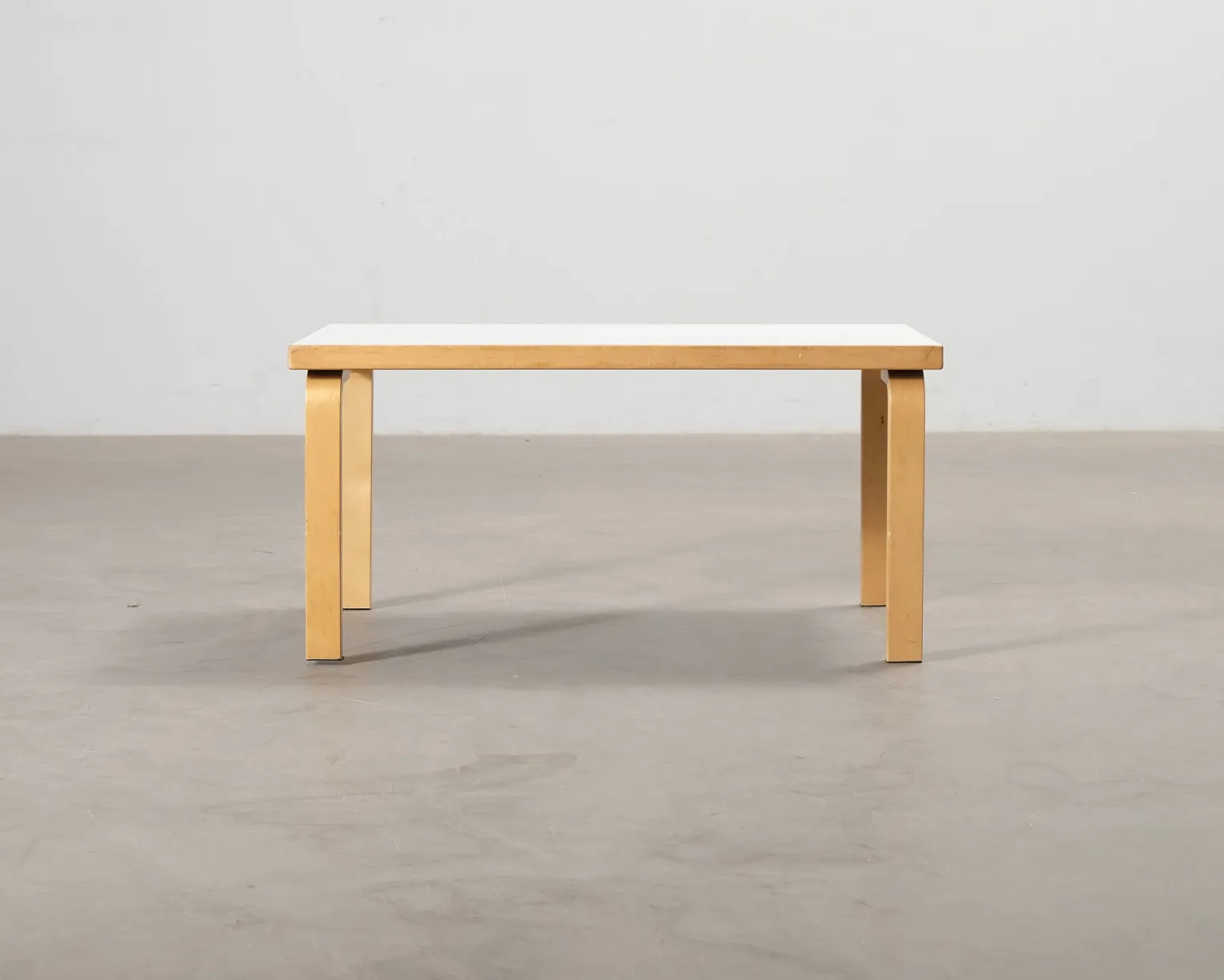 Artek 80B bord vit laminat