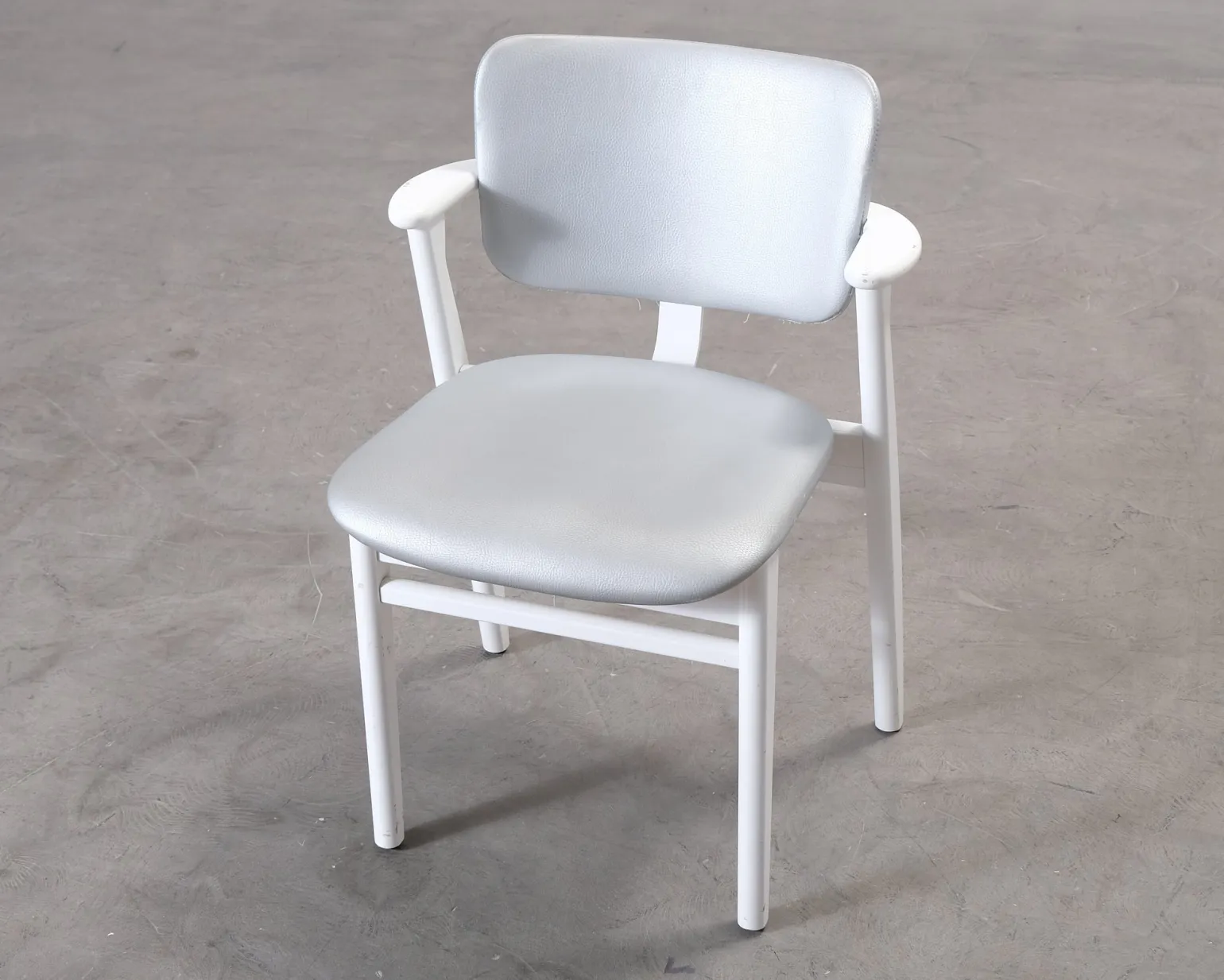 Artek Domus stol vit / silver