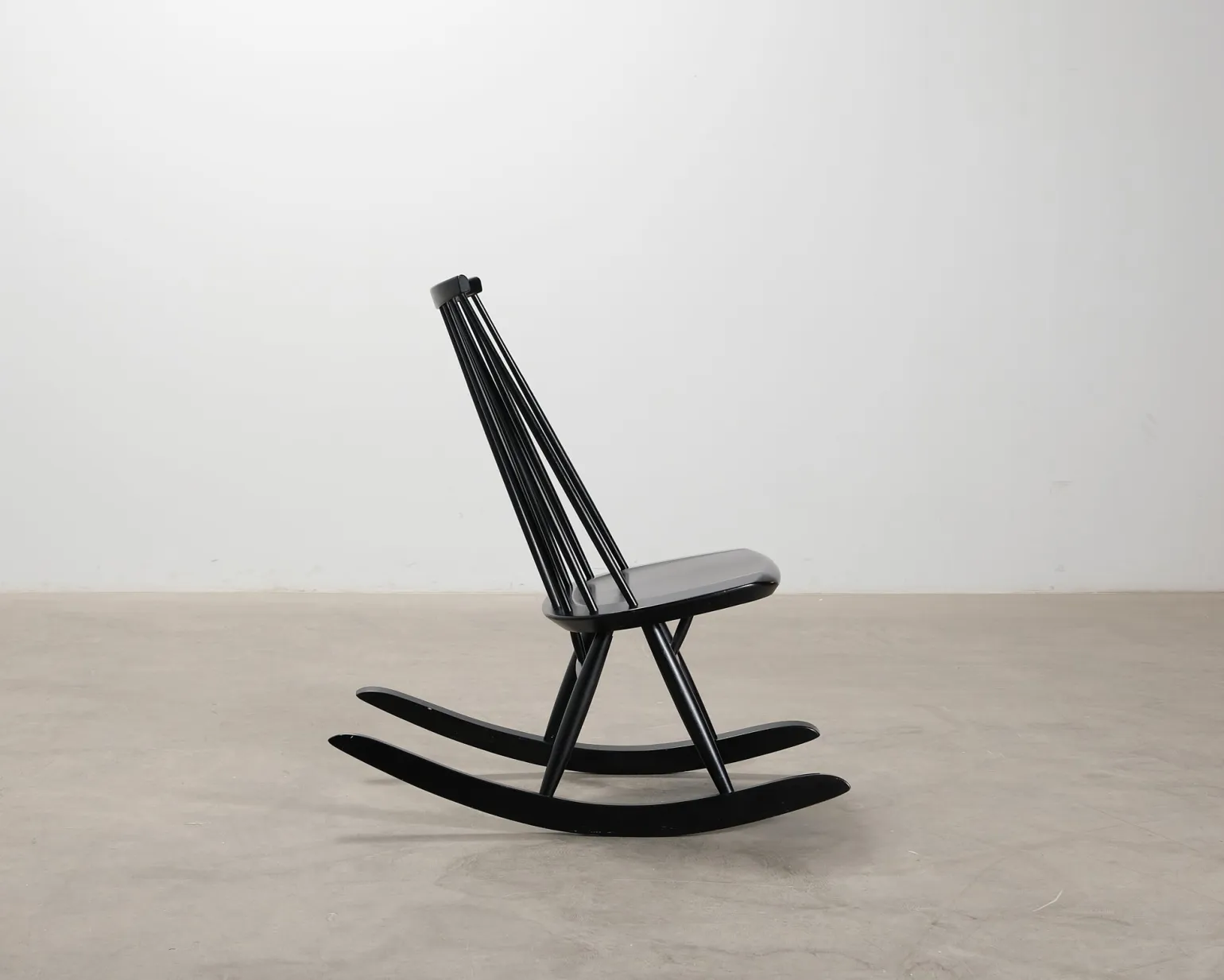 Artek Mademoiselle gungstol svart