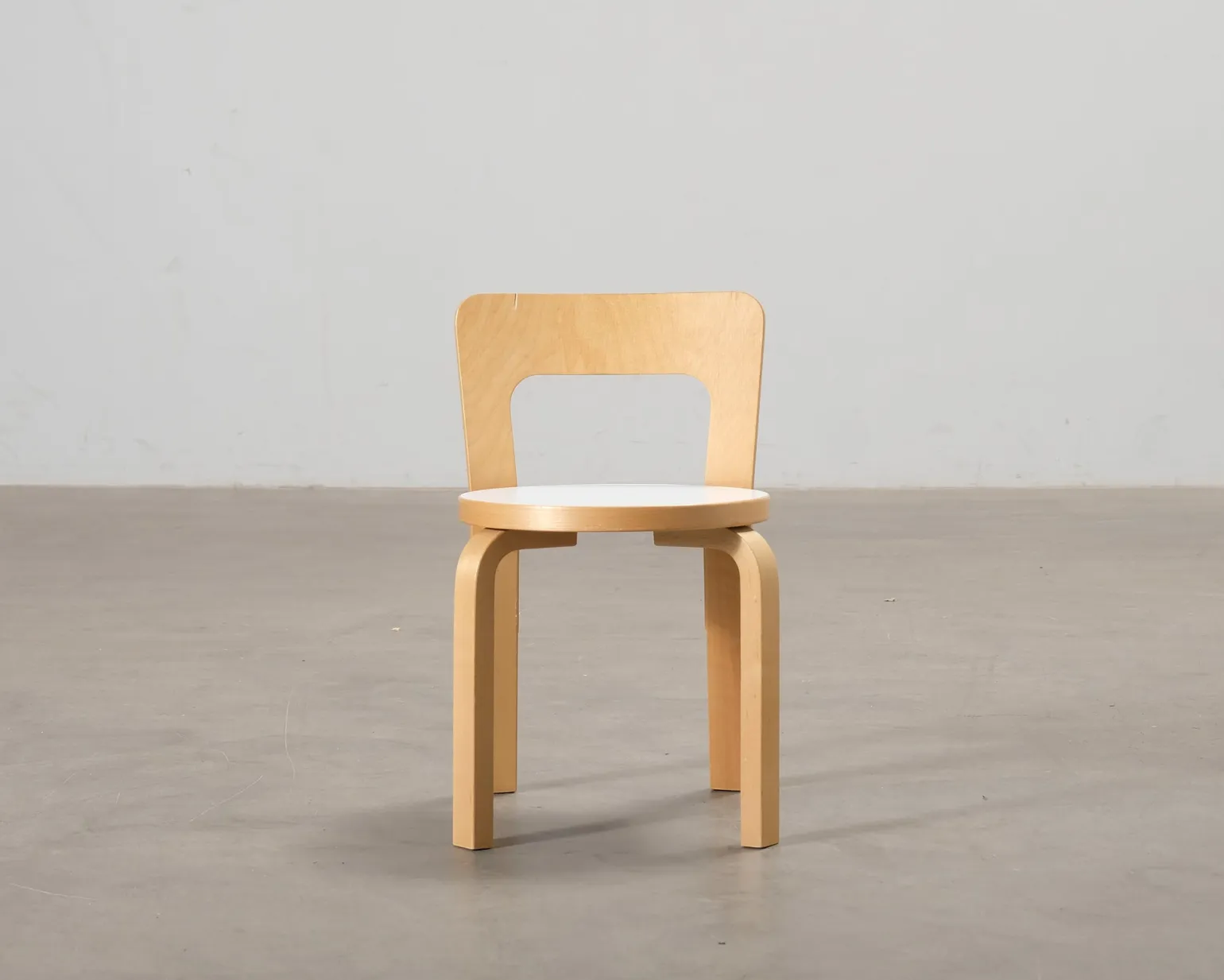 Artek N65 barnstol björk / vit laminat