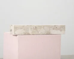 Audo Copenhagen Plinth hylla 60 cm, Kunis Breccia marmor