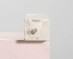 Audo Copenhagen Plinth hylla 60 cm, Kunis Breccia marmor