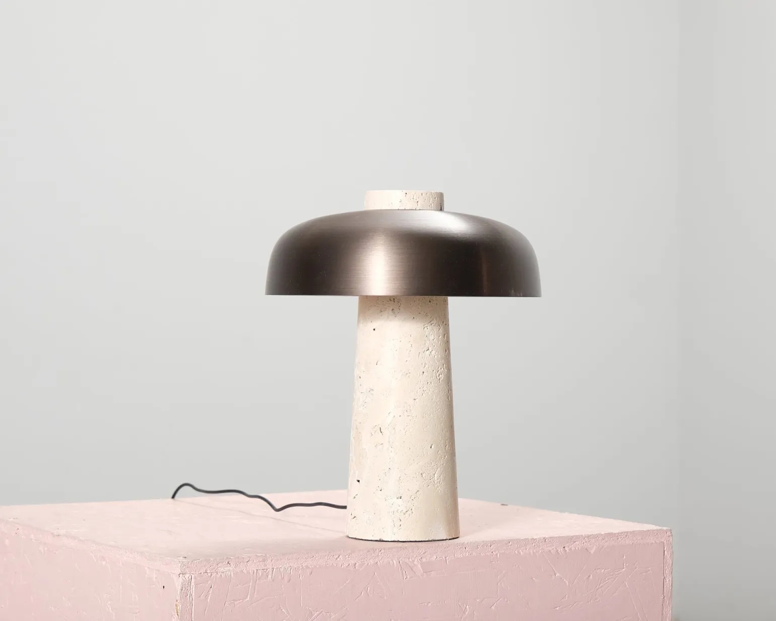 Audo Copenhagen Reverse bordslampa travertin
