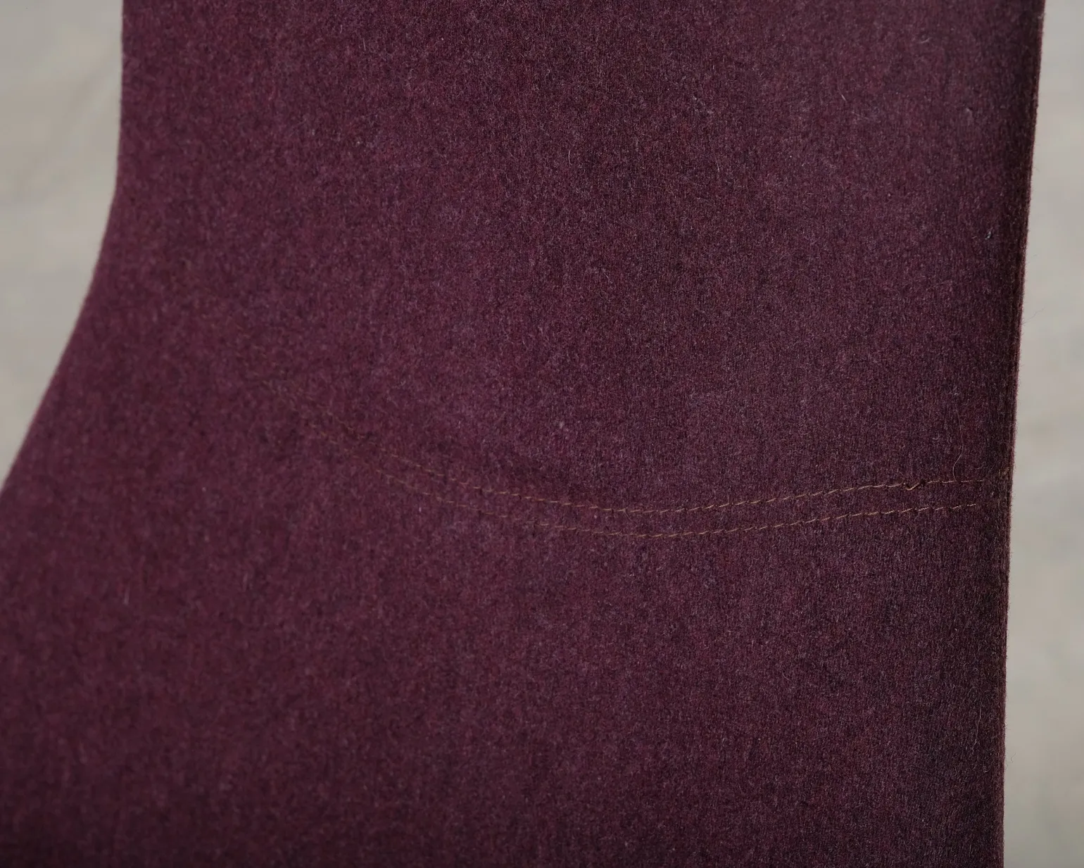 B&B Italia Lazy matstol burgundy