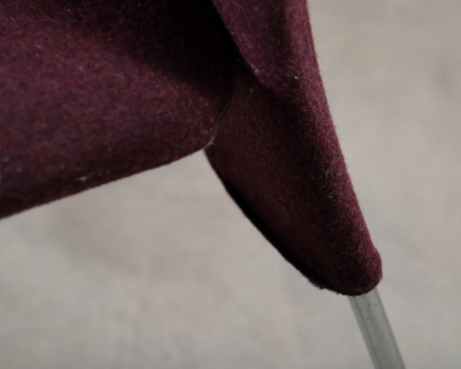 B&B Italia Lazy matstol burgundy