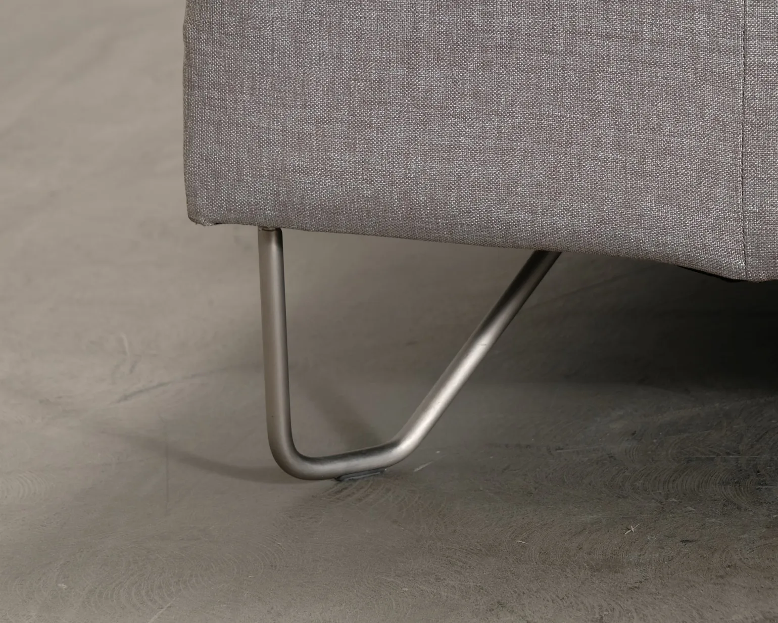 BoConcept Milos 5-sits hörnsoffa med fotpall ljusgrå