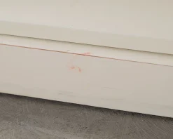 Boknäs golvsockel för pärmvitrin benvit D39