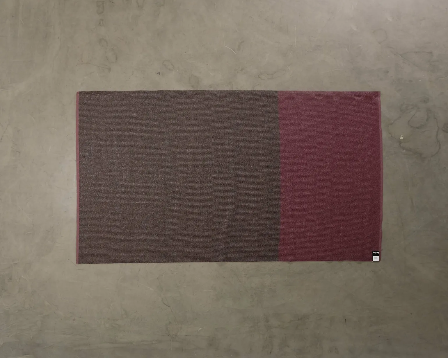 Brita Sweden Moor Raspberry matta 170 x 300 cm