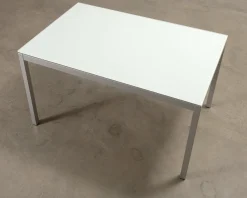Calligaris matbord med glasskiva