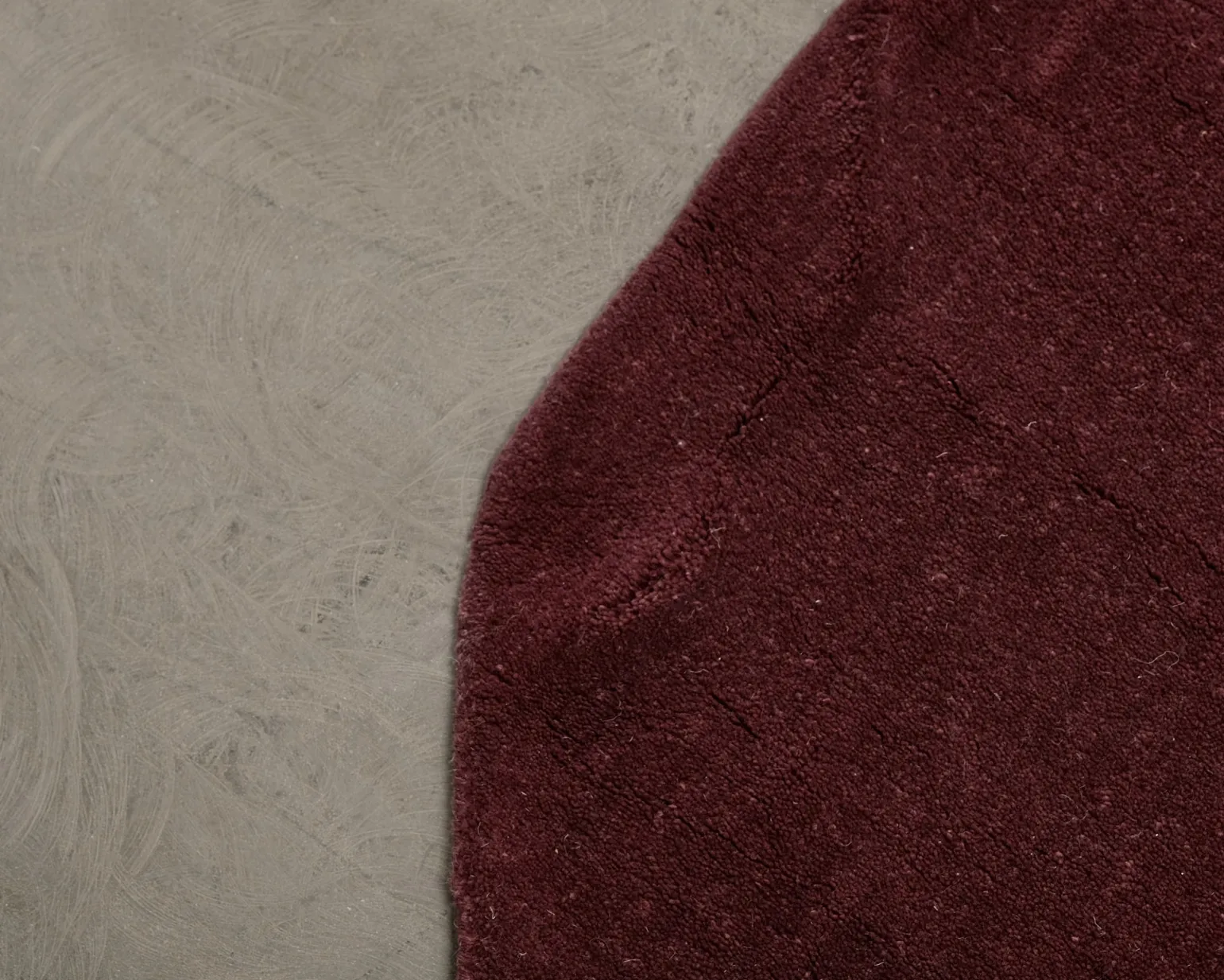 Classic Collection Contour ullmatta 200 x 300 cm vinröd