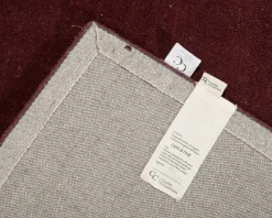 Classic Collection Contour ullmatta 200 x 300 cm vinröd