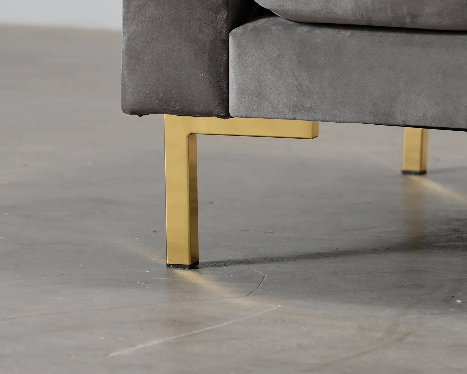 Cosmopolitan Design Bali 2-sits soffa ljusgrå