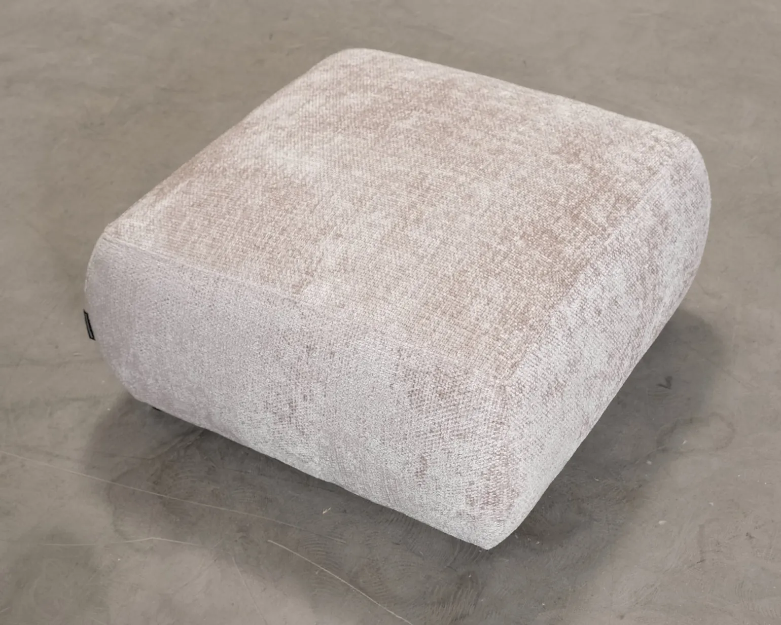 Cosmopolitan Design Nolio puff beige