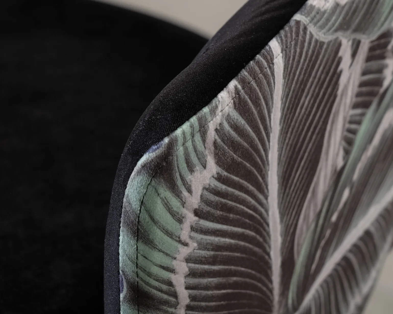 CXL by Christian Lacroix Lys matstol