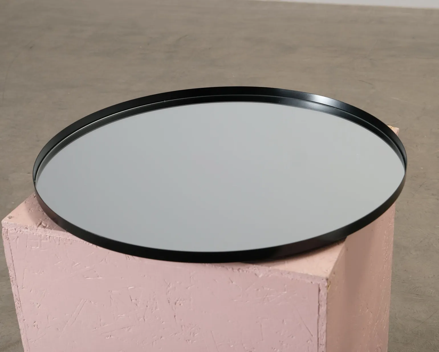 Decotique Edge M01 spegel ø 60 cm svart