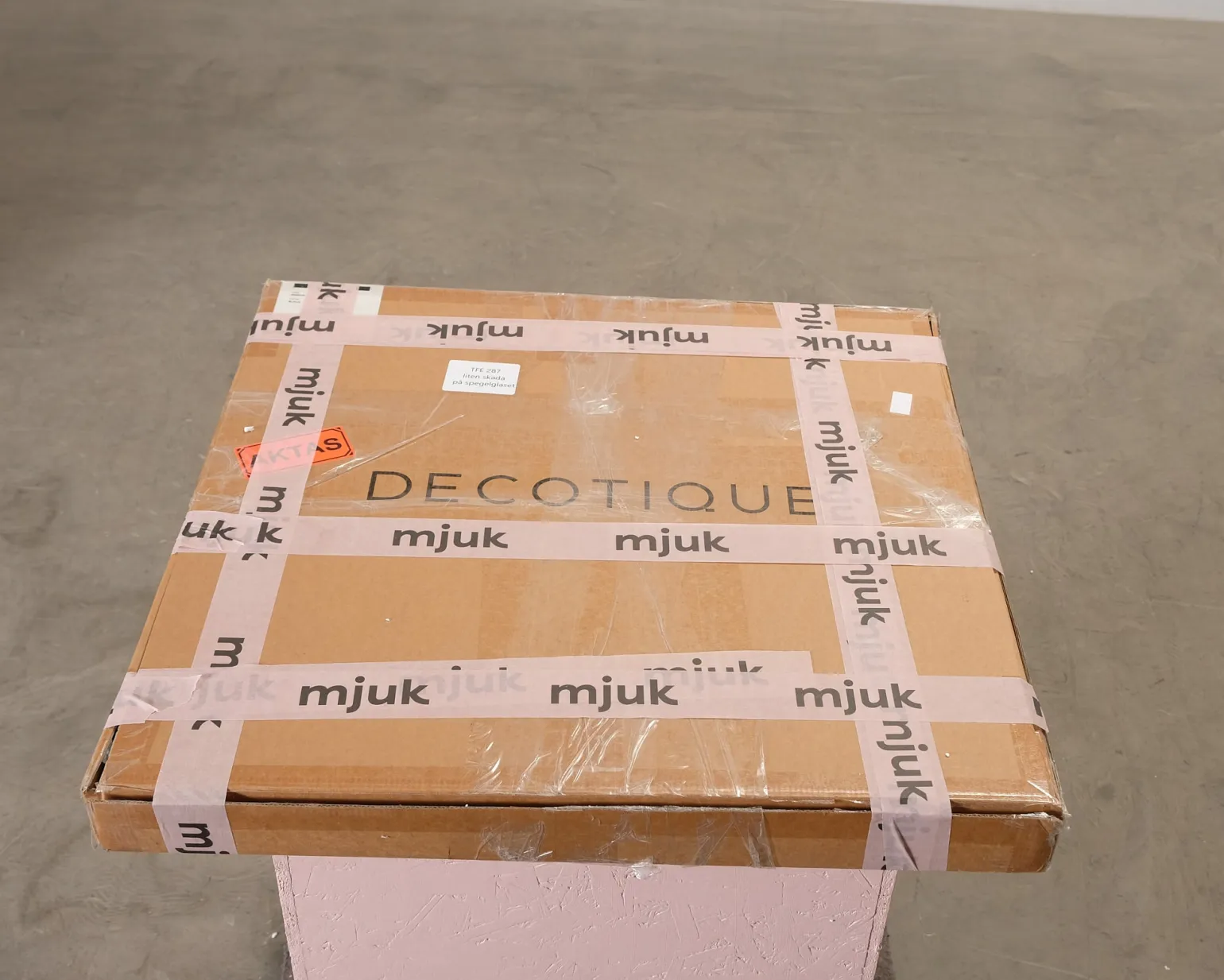 Decotique Edge M01 spegel ø 60 cm svart