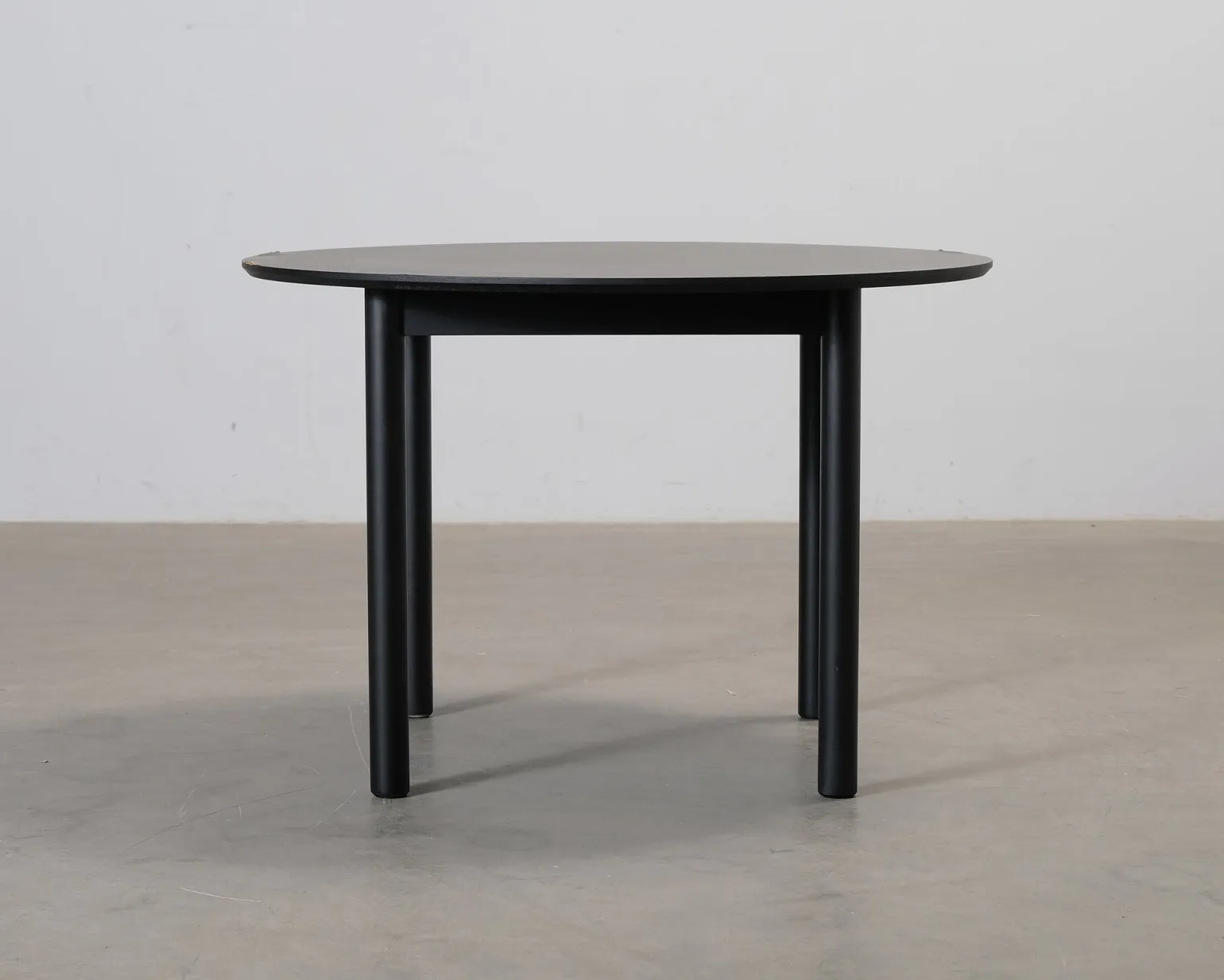 Department Wood matbord ø 110 cm svart