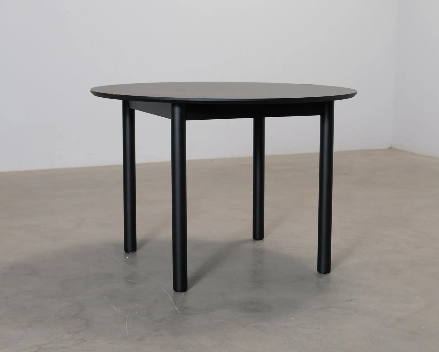 Department Wood matbord ø 110 cm svart