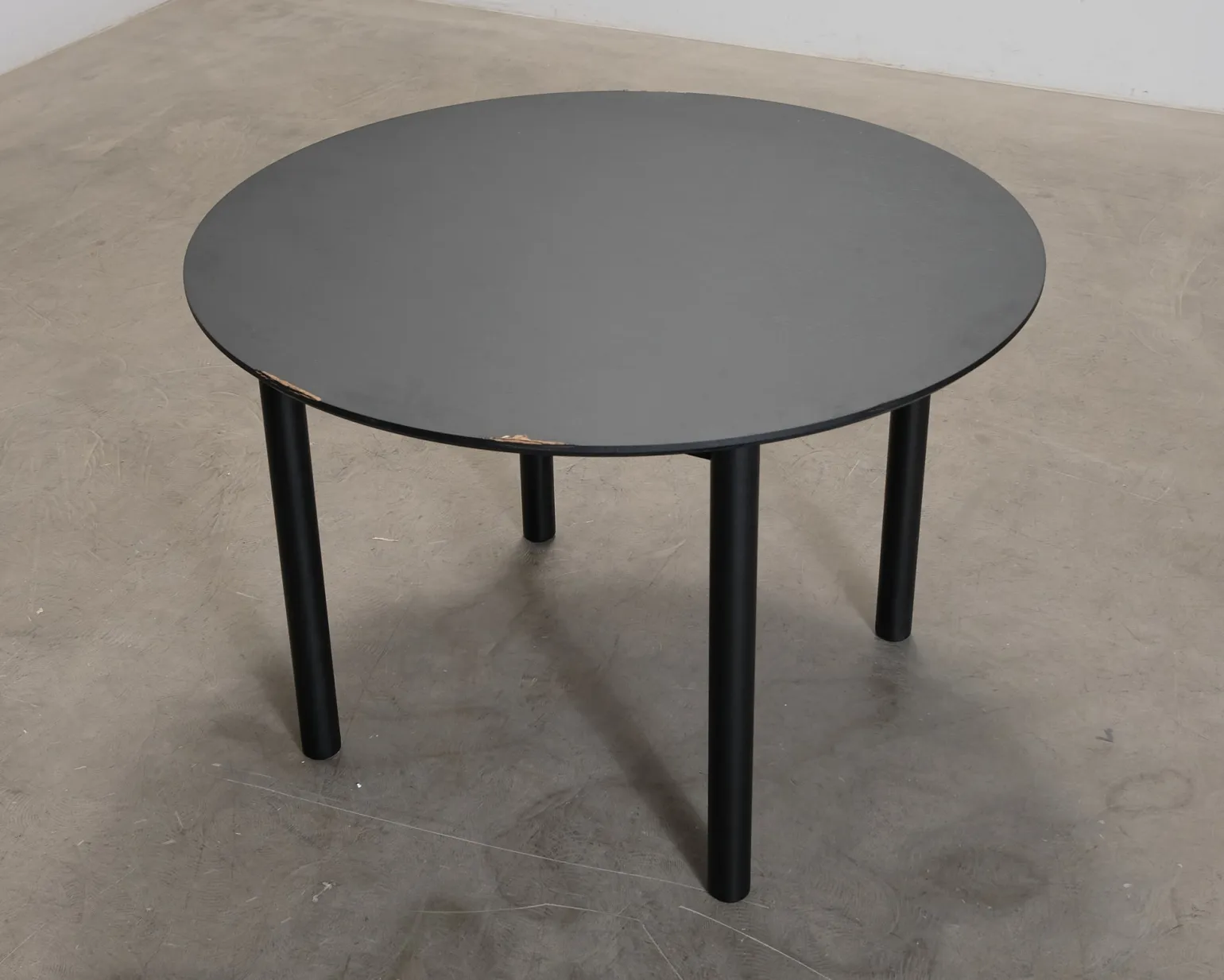 Department Wood matbord ø 110 cm svart