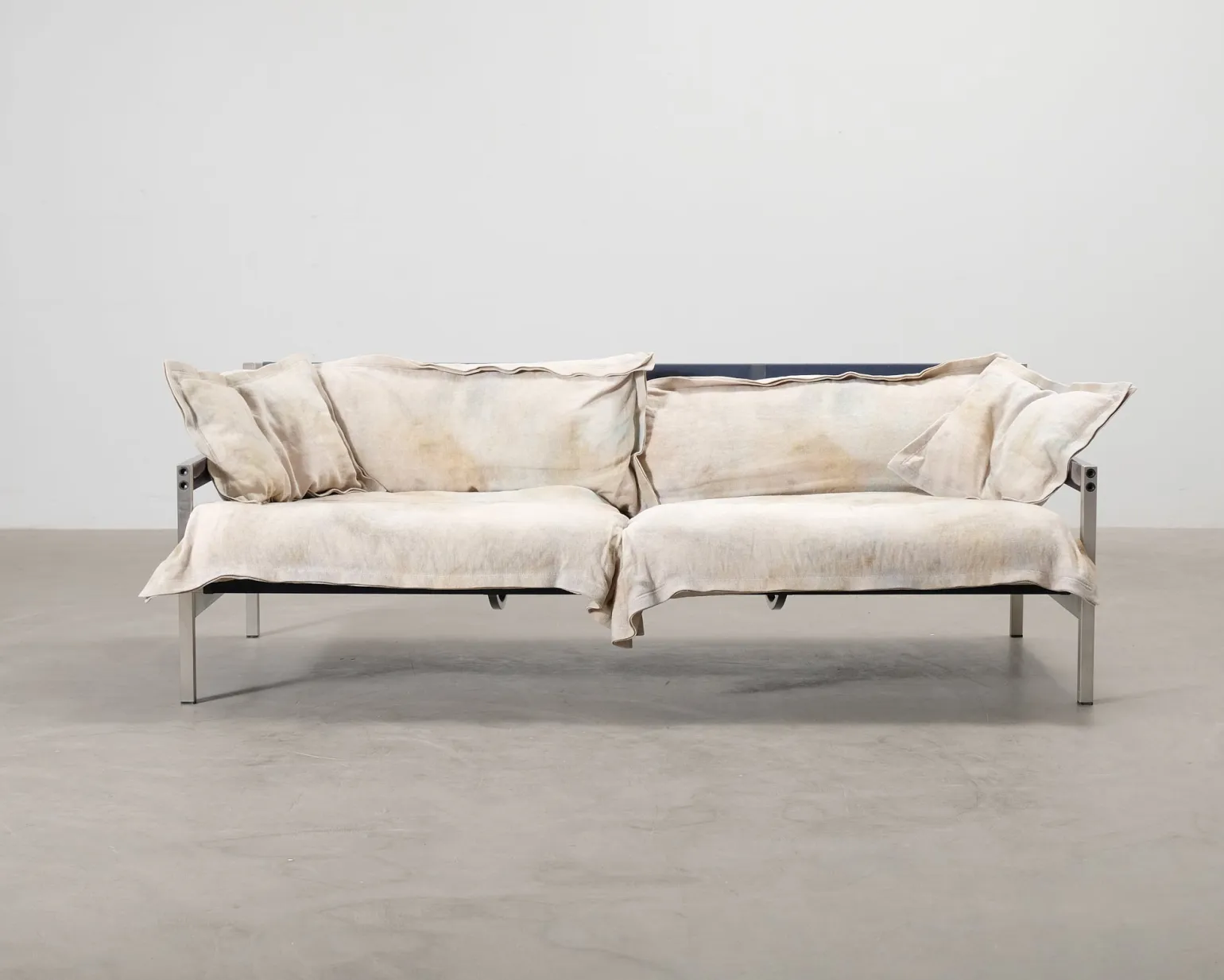 Diesel with Moroso Iron Maiden 2,5-sits soffa