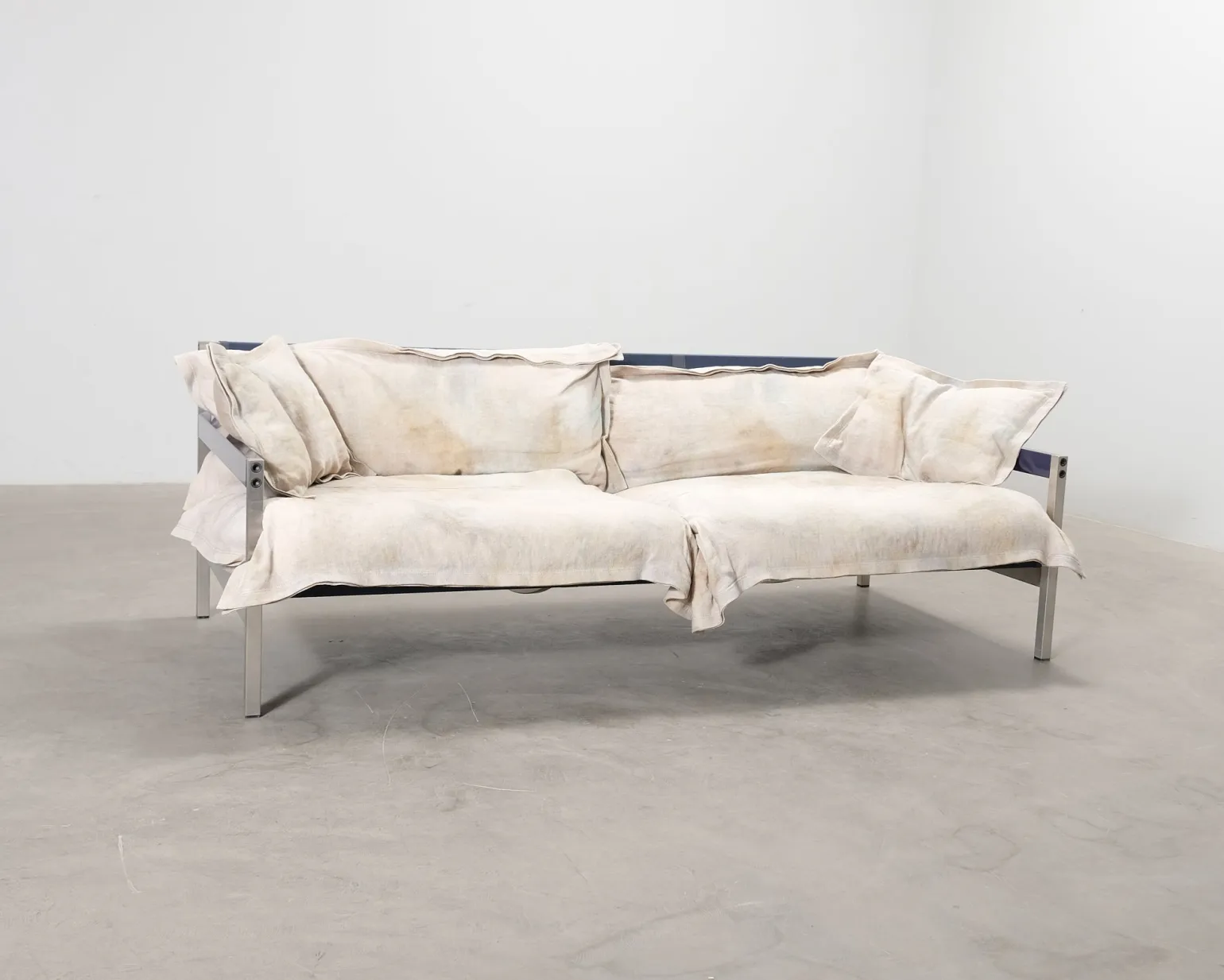 Diesel with Moroso Iron Maiden 2,5-sits soffa