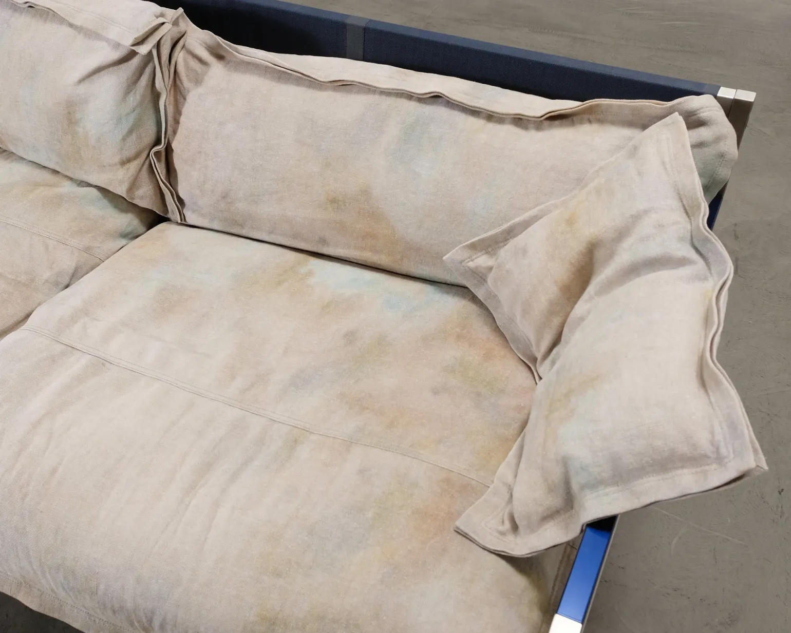 Diesel with Moroso Iron Maiden 2,5-sits soffa