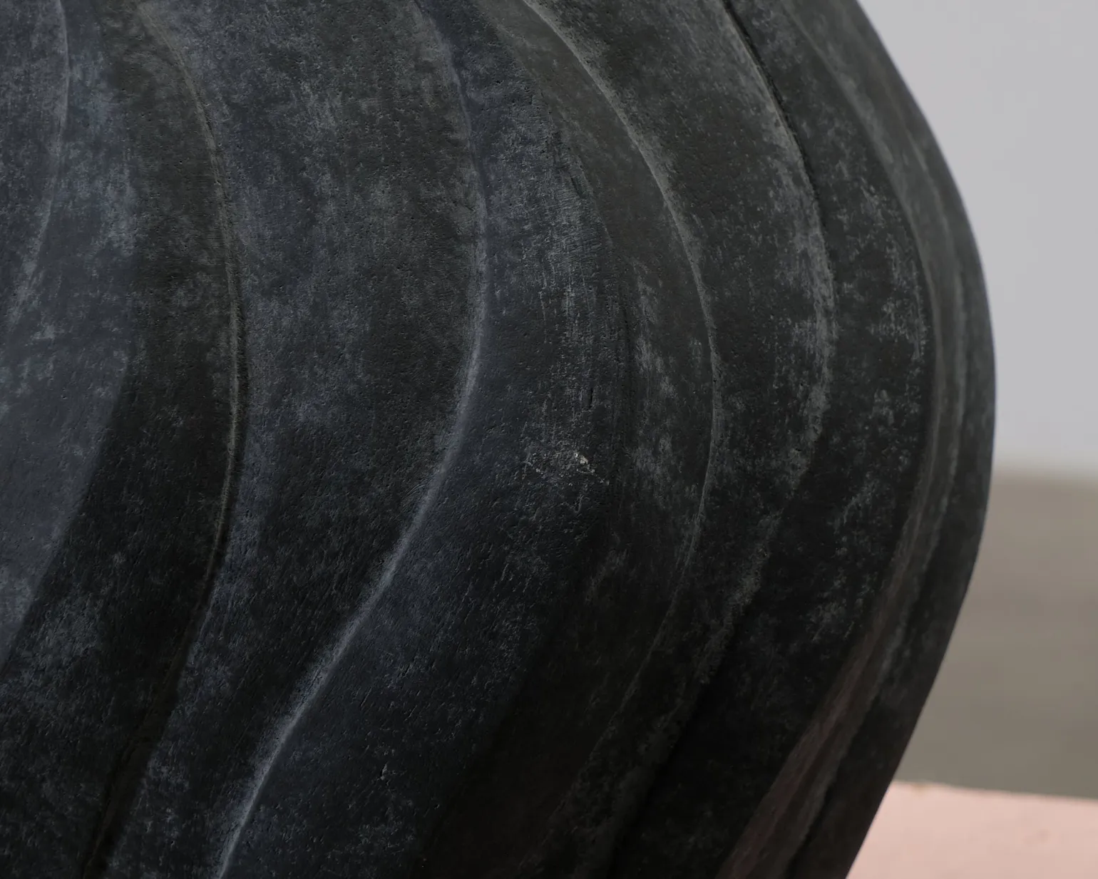 Dusty Deco Swirl vas svart