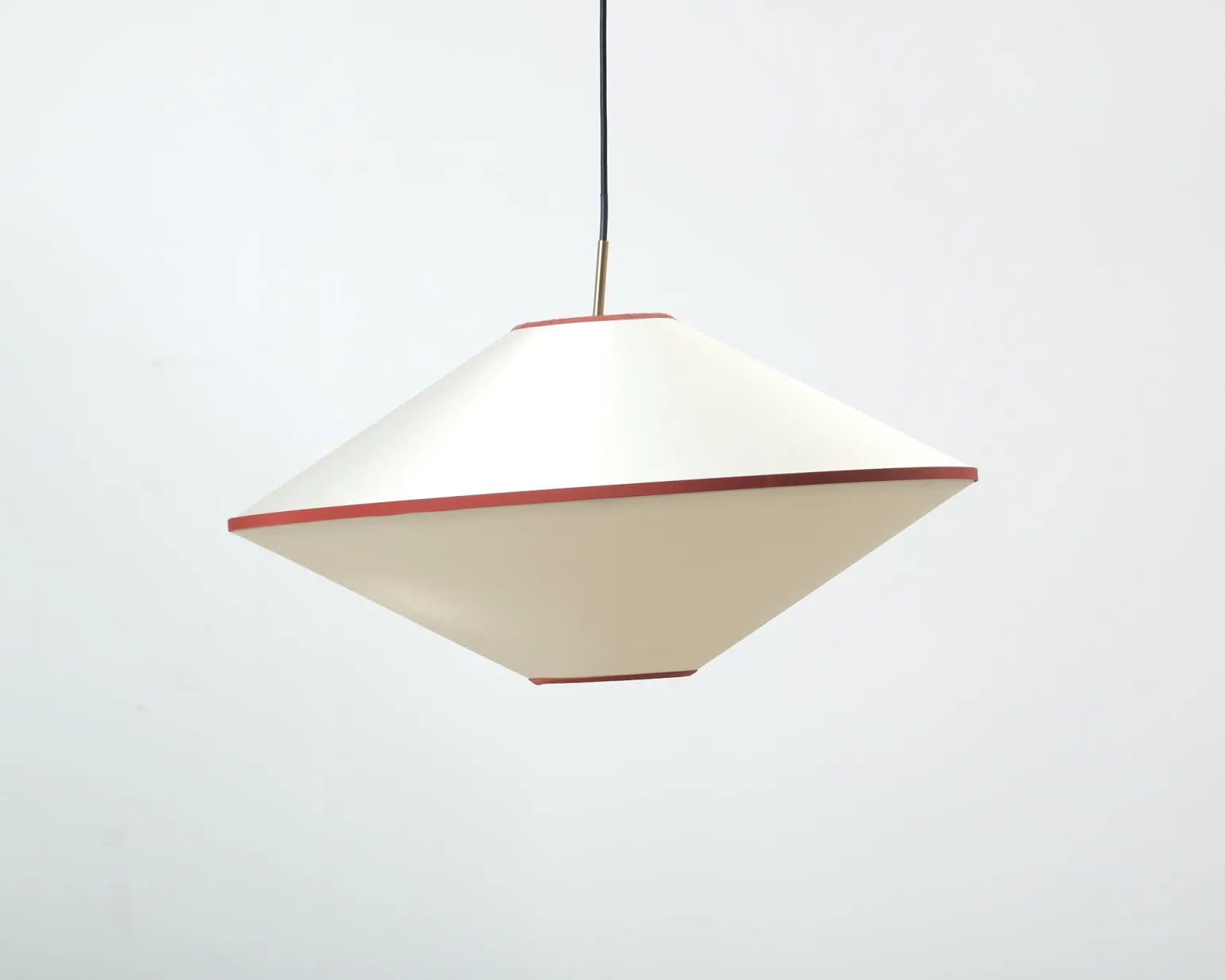 Edgeform Tafta pendellampa ø 65 cm röd / naturvit