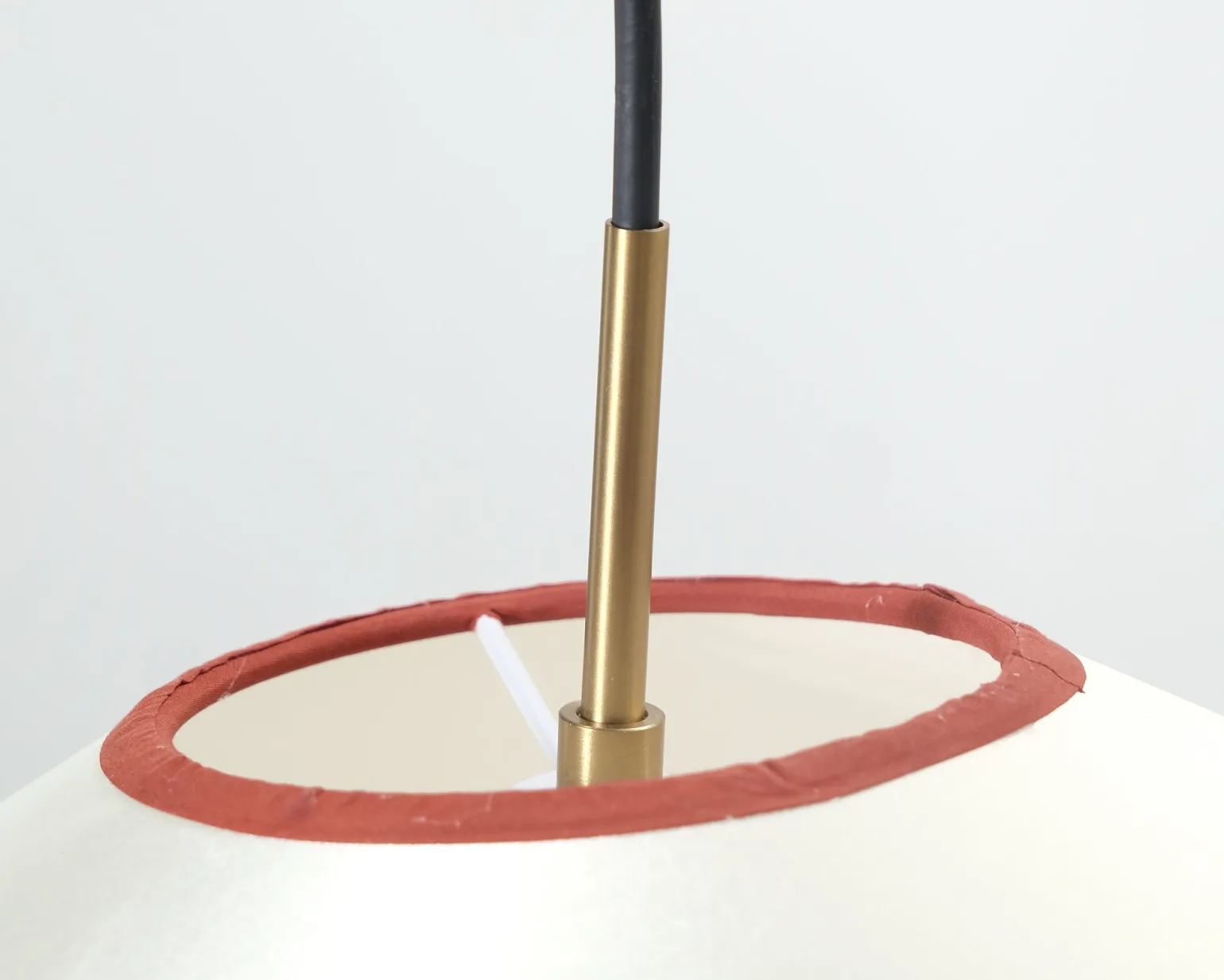 Edgeform Tafta pendellampa ø 65 cm röd / naturvit