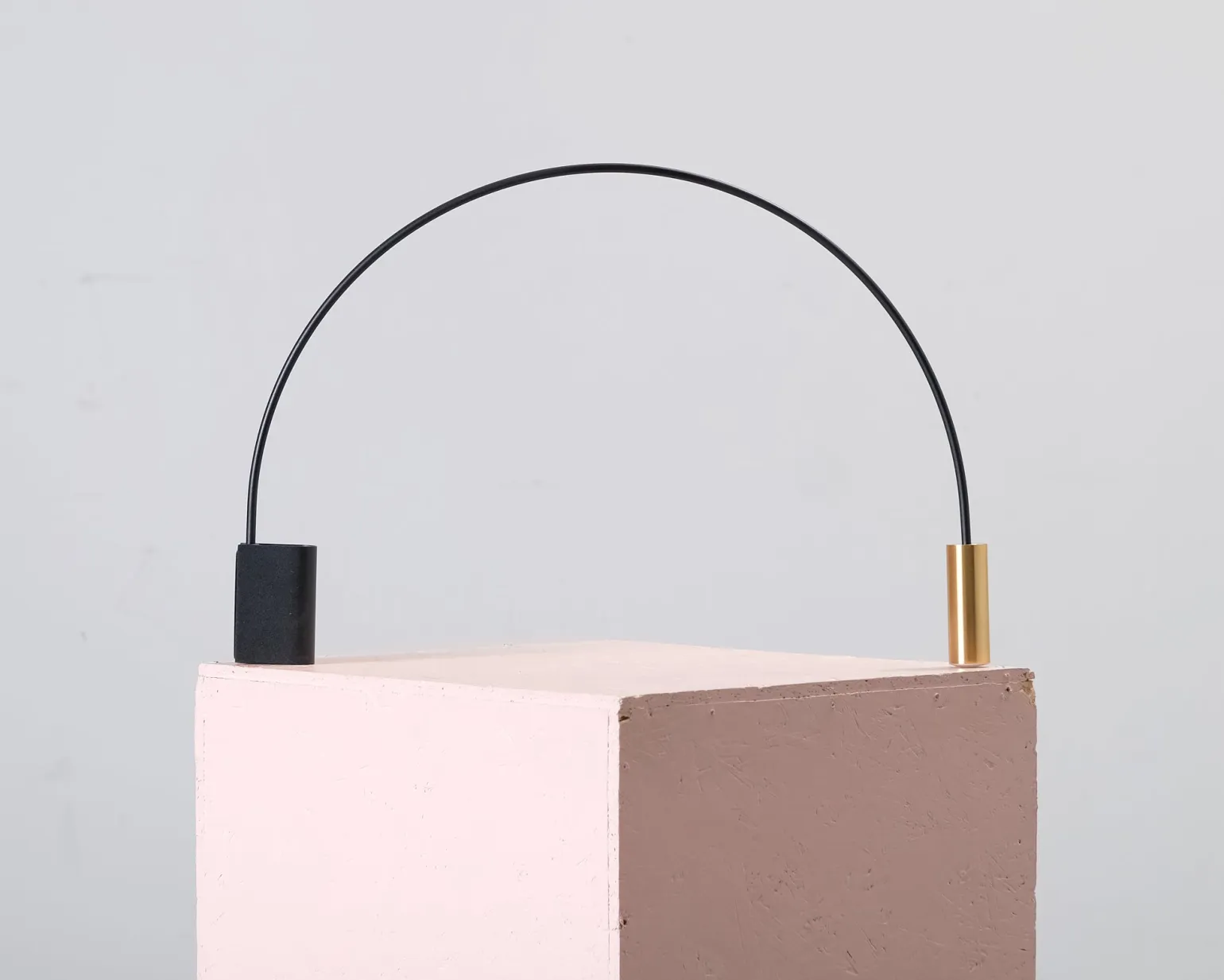 Estiluz Volta A-3531 vägglampa svart / mässing