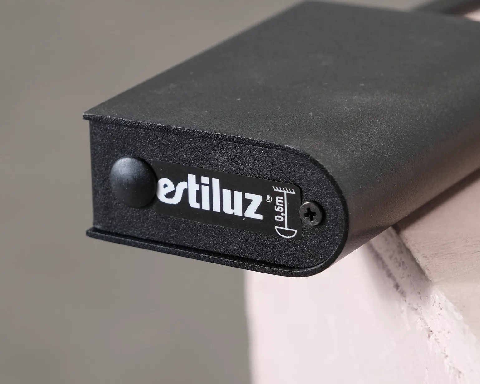 Estiluz Volta A-3531 vägglampa svart / mässing