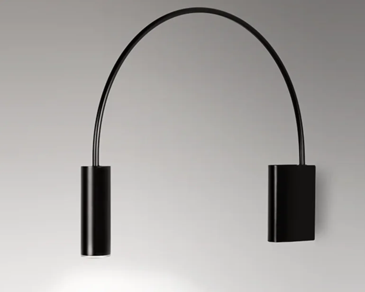 Estiluz Volta A-3531 vägglampa svart / mässing