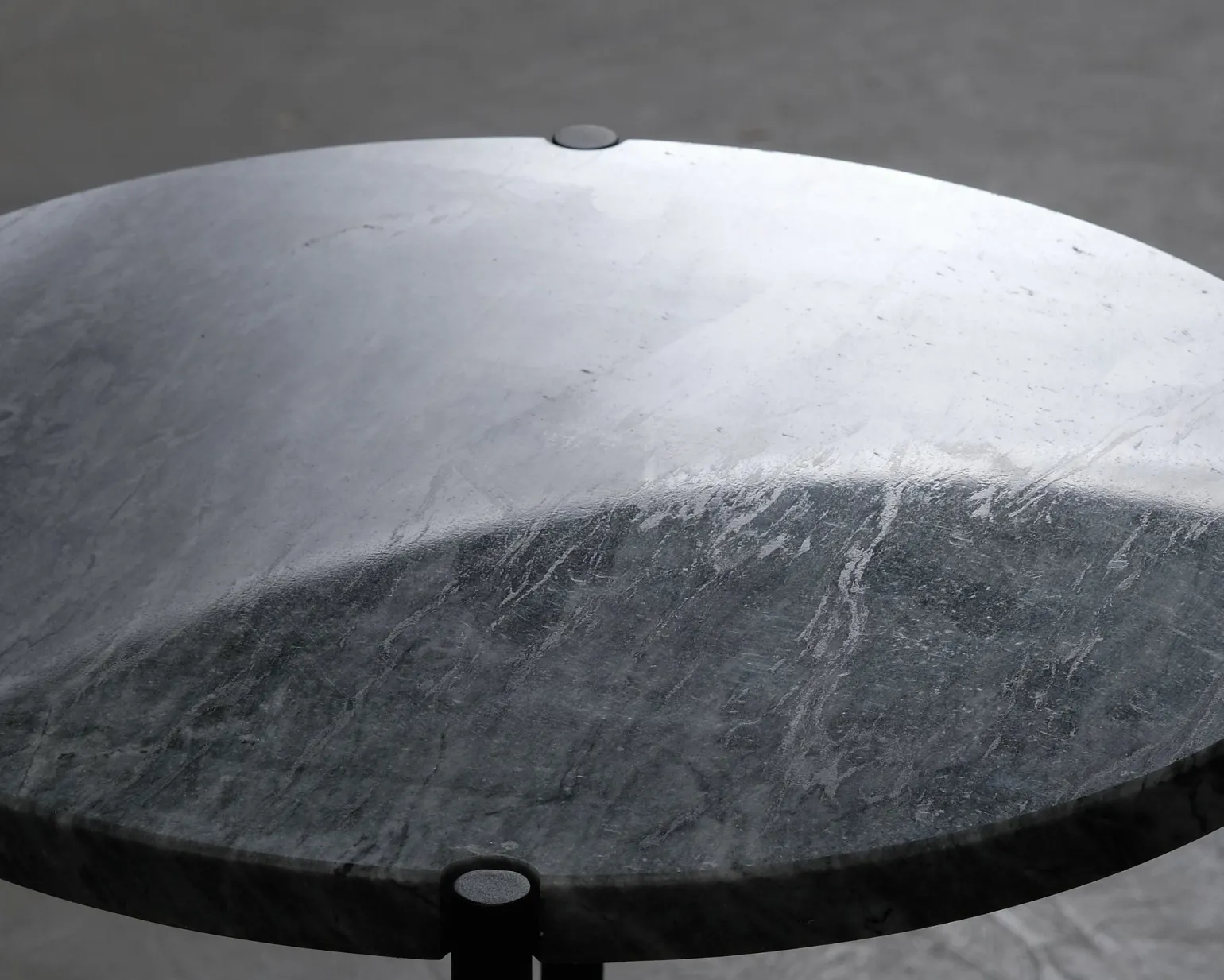FeelDesign Bistro sidobord ø 38 cm grå marmor