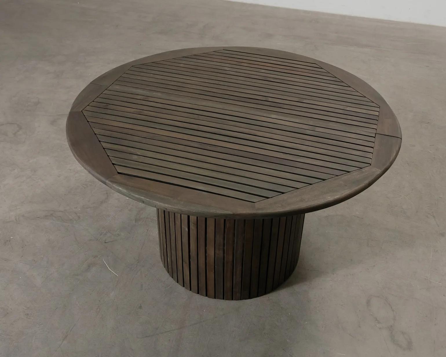 FeelDesign Circle förlängningsbart trädgårdsbord 130-180 cm