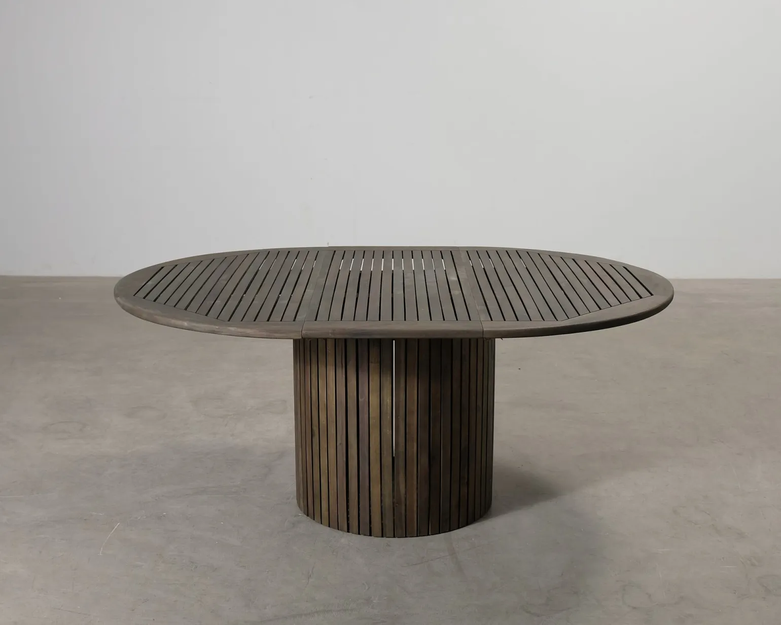 FeelDesign Circle förlängningsbart trädgårdsbord 130-180 cm