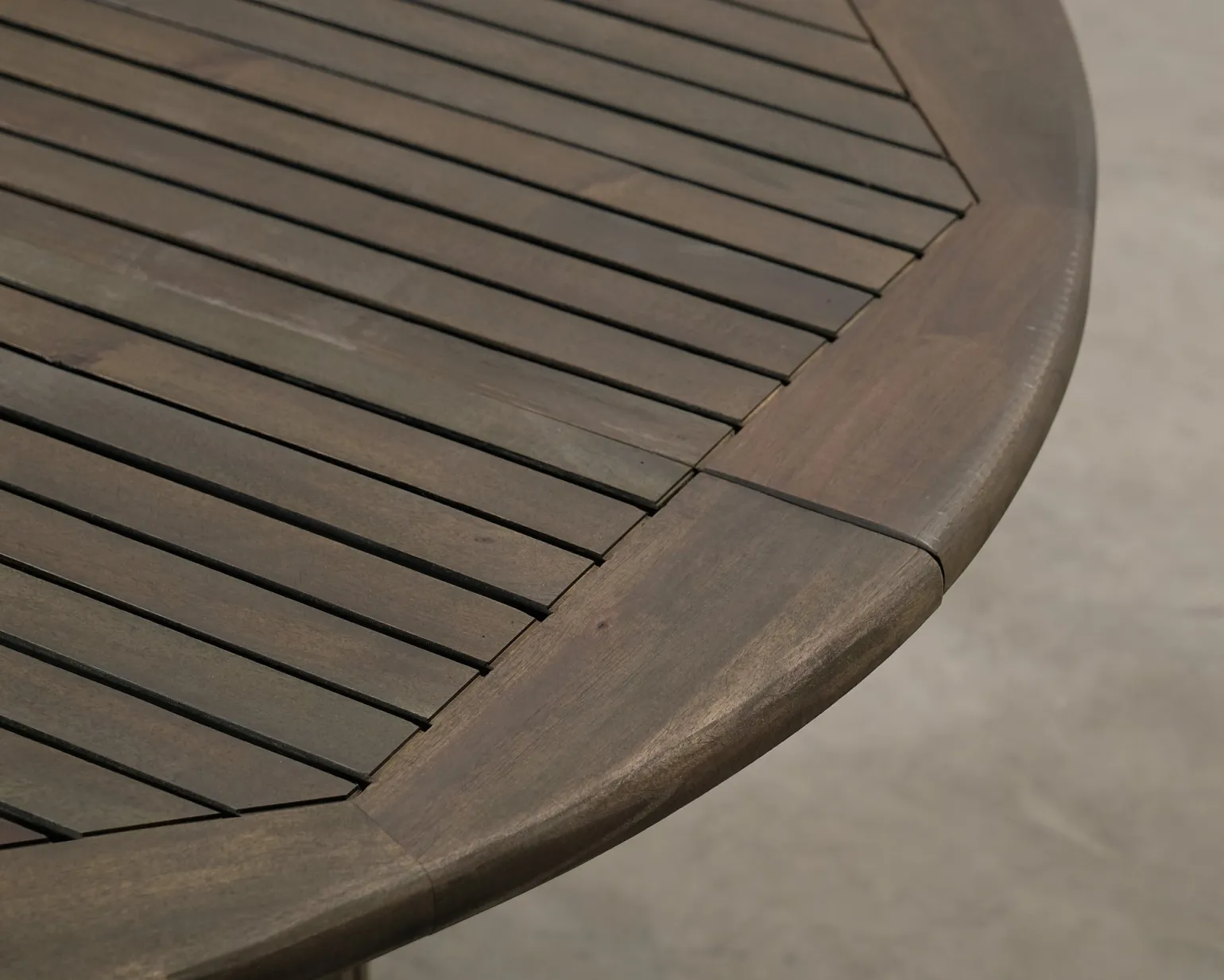 FeelDesign Circle förlängningsbart trädgårdsbord 130-180 cm