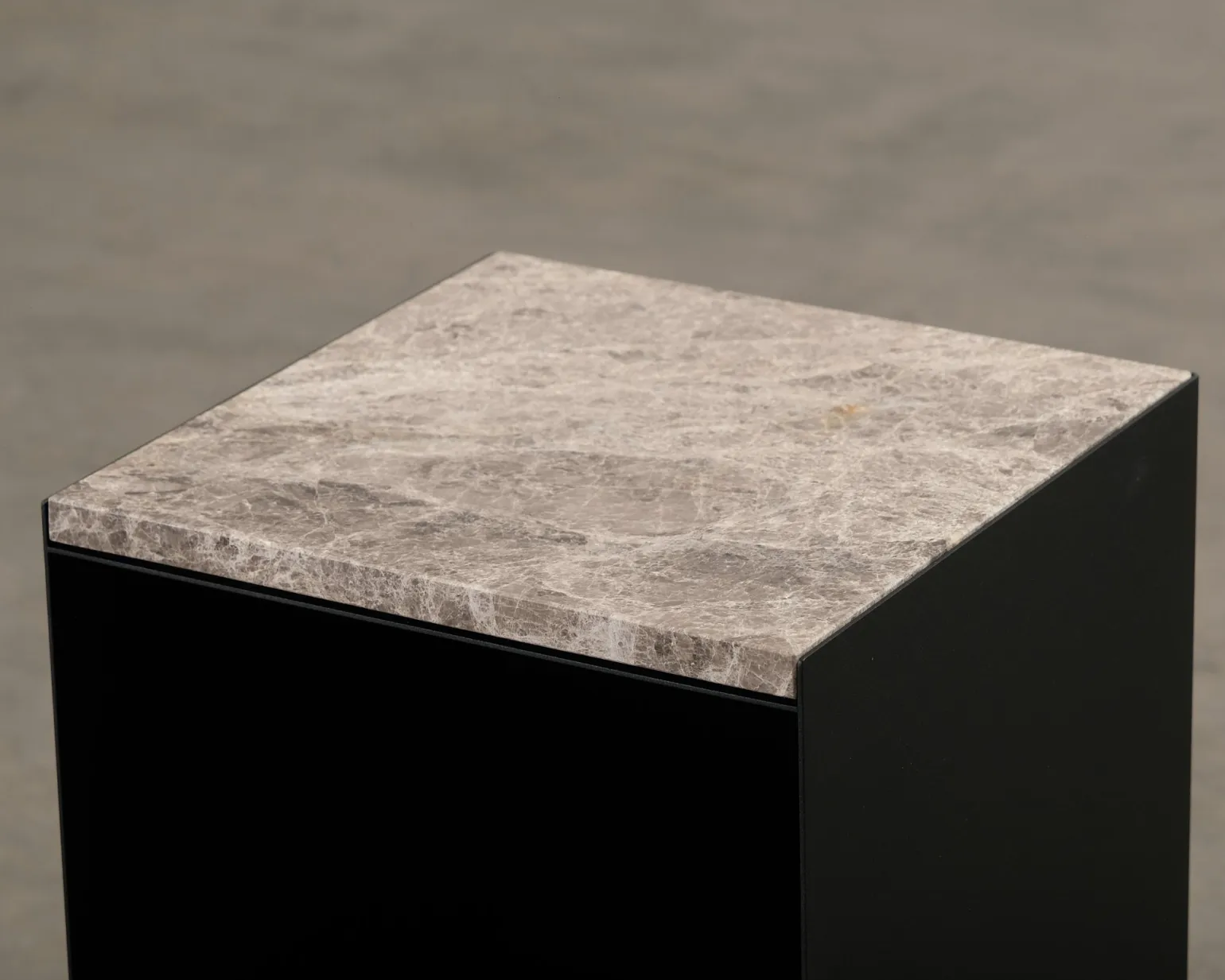FeelDesign Cleo nattduksbord svart