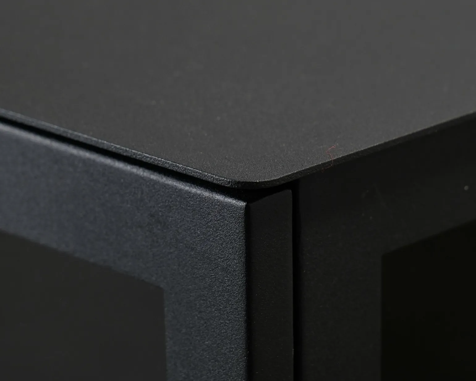 FeelDesign Cliff nattduksbord svart