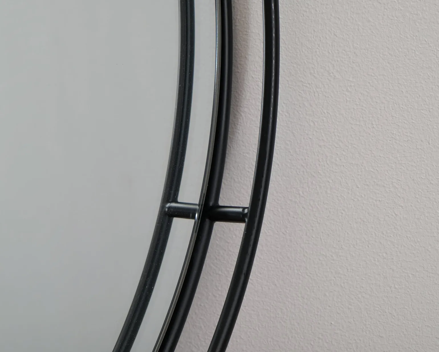 FeelDesign Mood spegel ø 62 cm svart