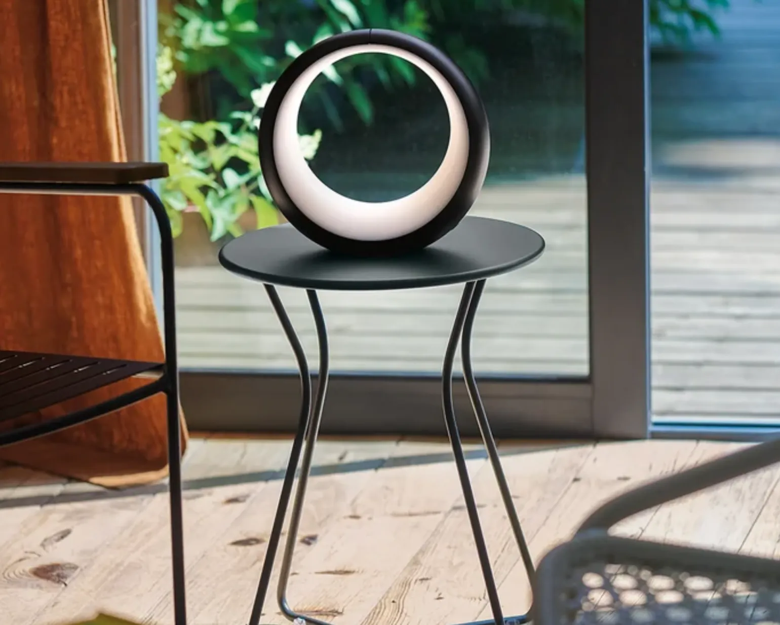 Fermob Hoopik bärbar lampa svart