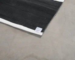 Finarte Stripe matta svart 140 x 200 cm