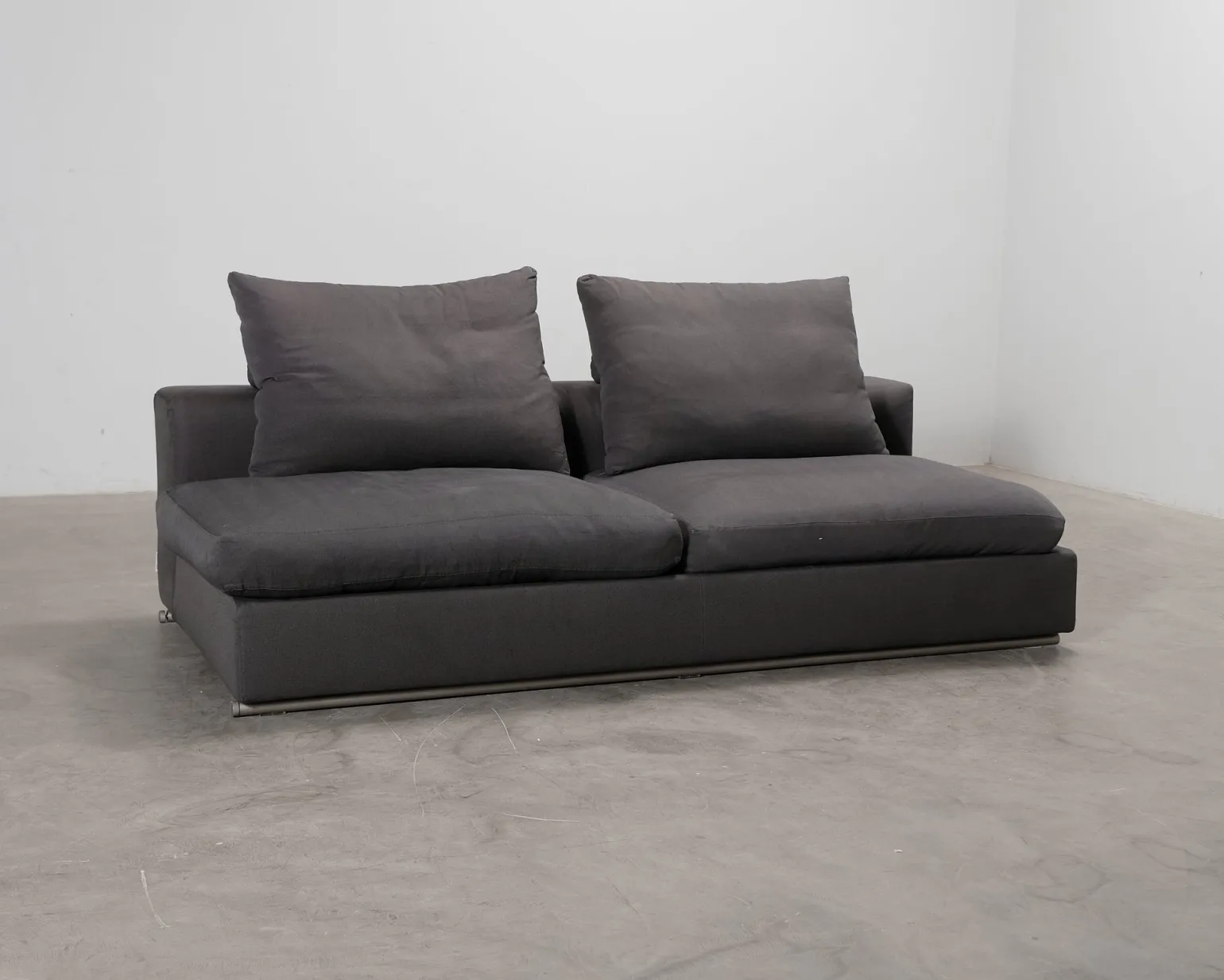 Flexform Groundpiece 2-sits modulsoffa mörkgrå