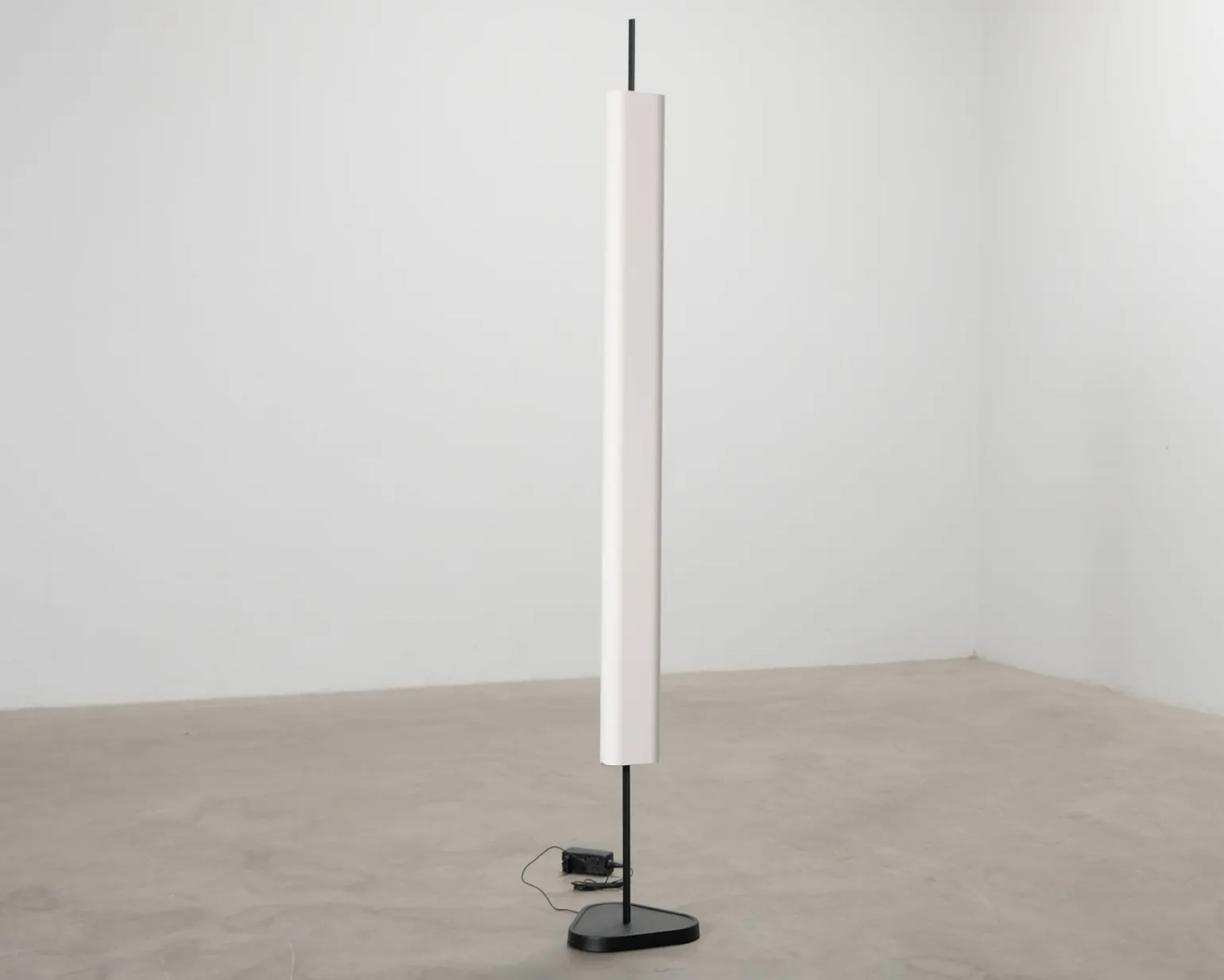 Flos Emi golvlampa naturvit / svart