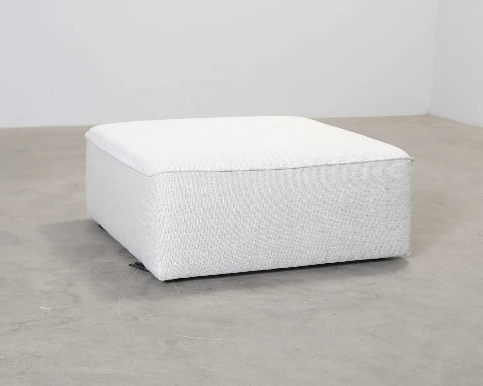 Forms & Objects Isa fotpall