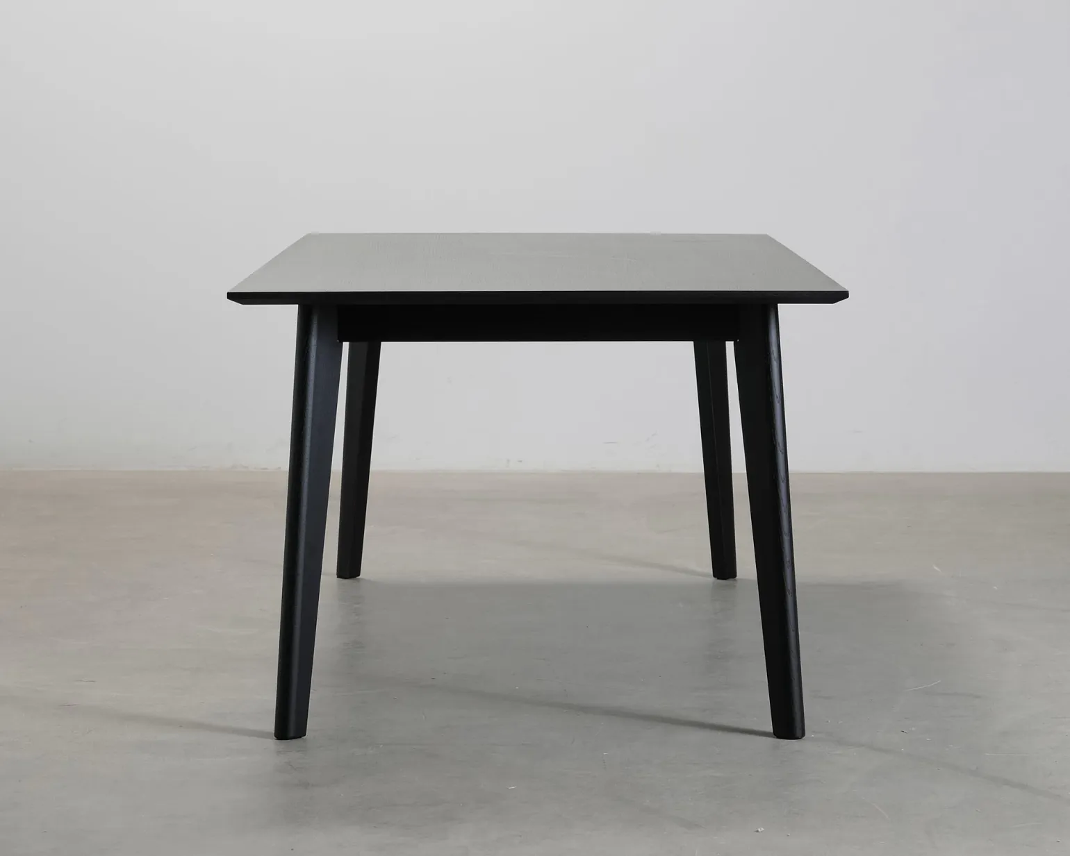 Forms & Objects Nora matbord 200 cm svart