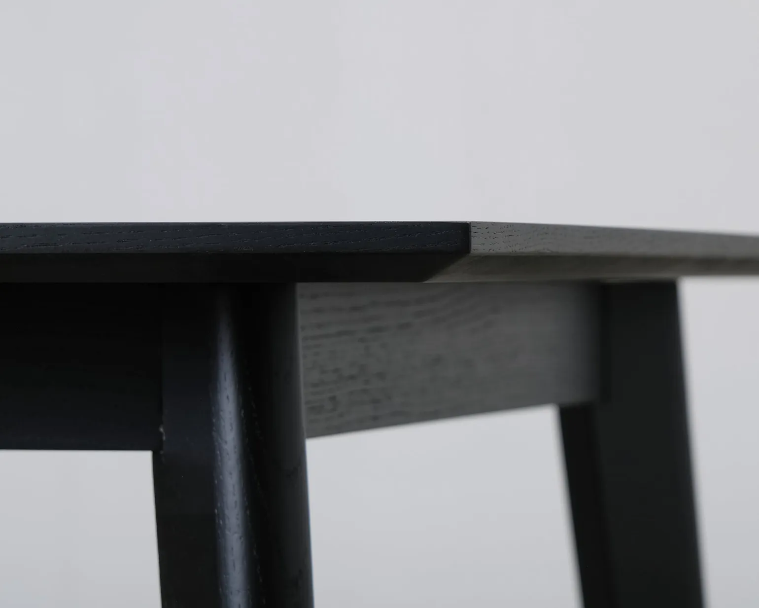 Forms & Objects Nora matbord 200 cm svart