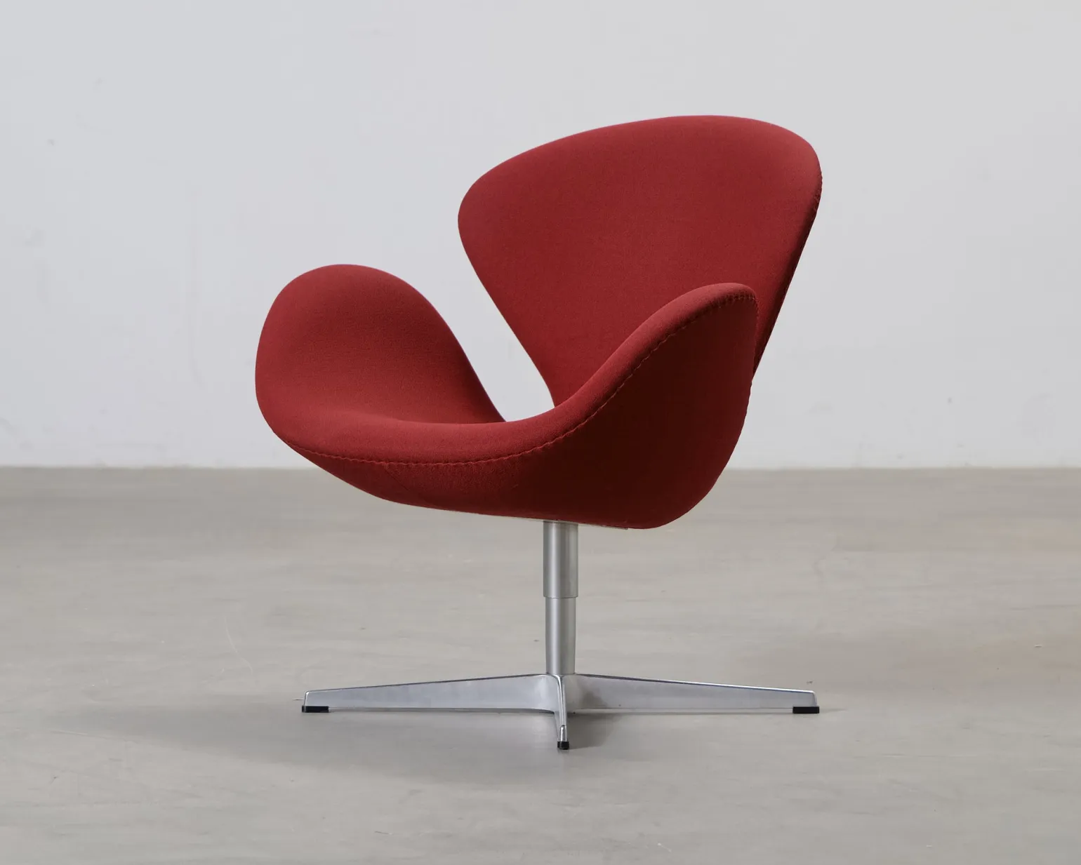 Fritz Hansen Swan 3220 fåtölj röd